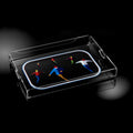 Plateau rectangulaire imprimé de cinq skieurs stylisés bleu, blanc et rouge dans un cercle, sur fond noir