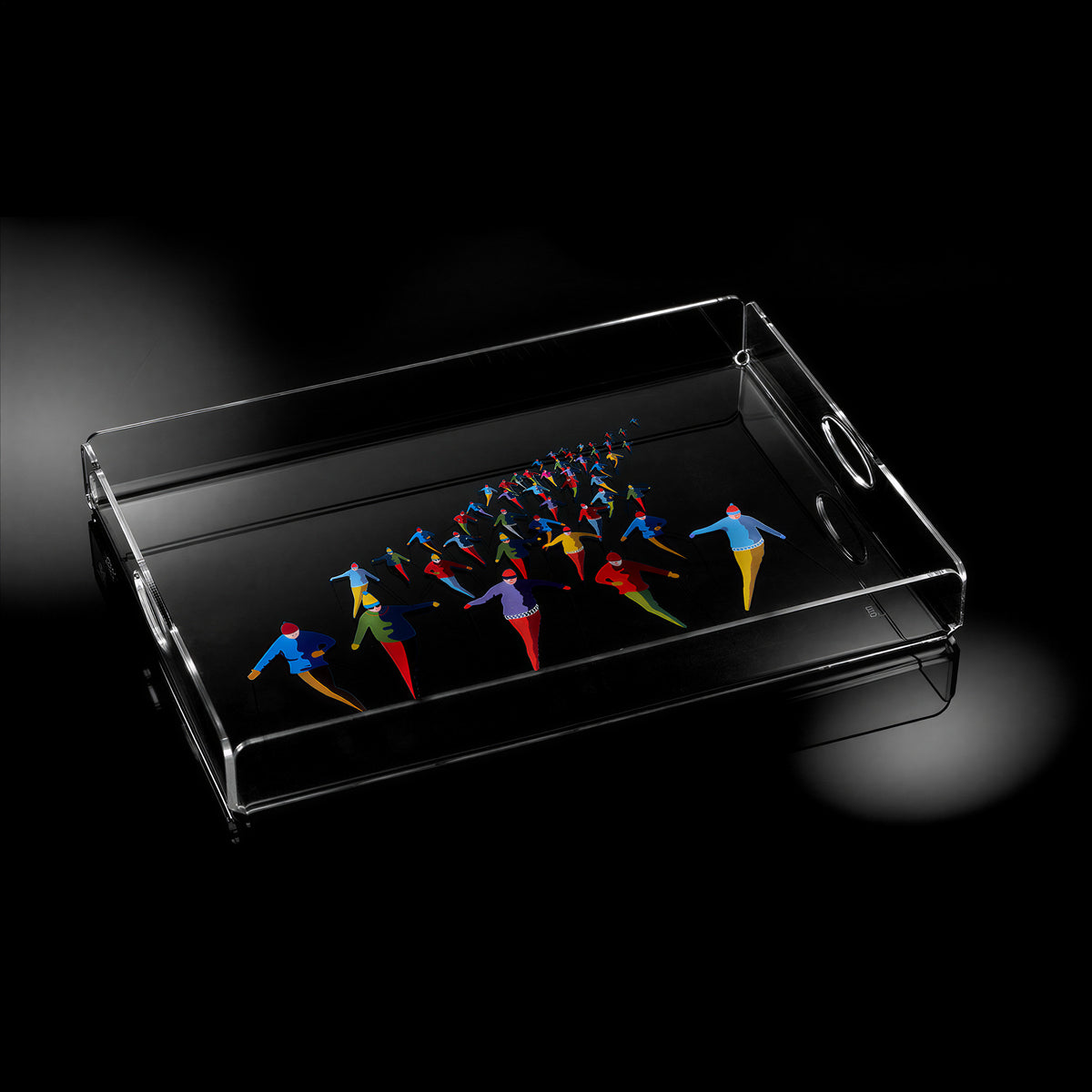 Plateau rectangulaire imprimé d'une foule de skieurs colorés en pleine descente, sur fond noir